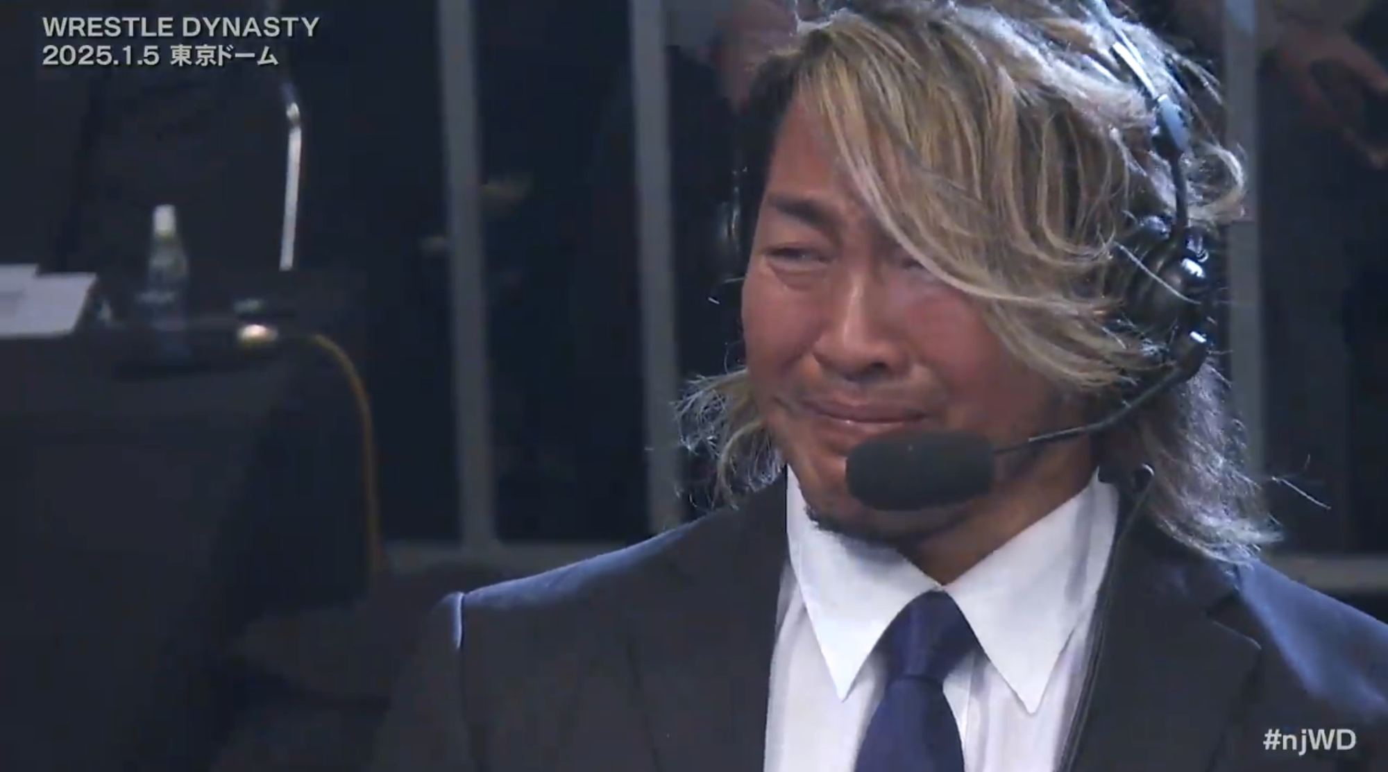 Hiroshi Tanahashi weeps at commentary.
