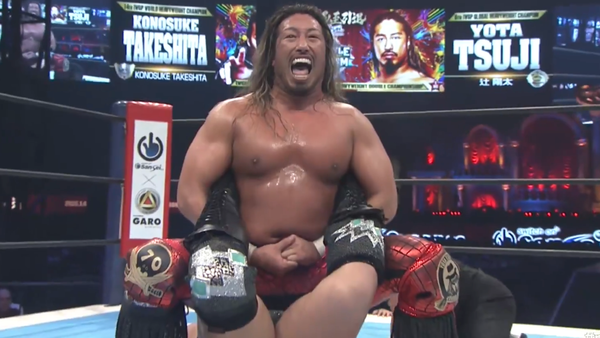 Yota Tsuji applies the Boston Crab to Konosuke Takeshita